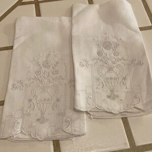 Elegant White Art Deco Embroidered Linen Napkins